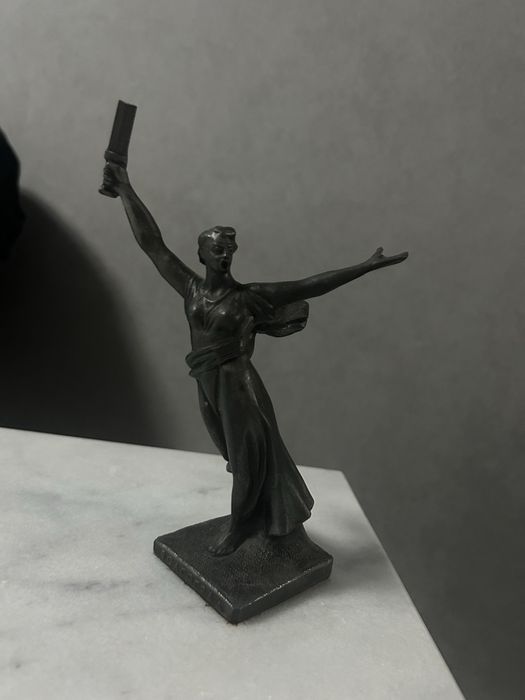 Статуэтка родина мать волгоград