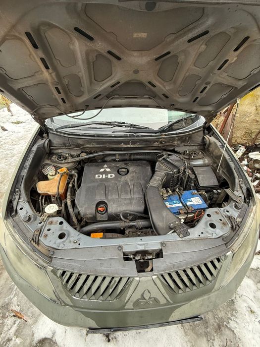 Mitsubishi  Outlander XL