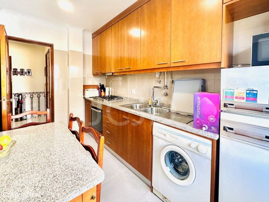 Apartamento T2 Renovado com Varanda e Elevador | Entrecampos, Lisboa