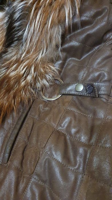 Шкіряна куртка з хутром чорнобурки