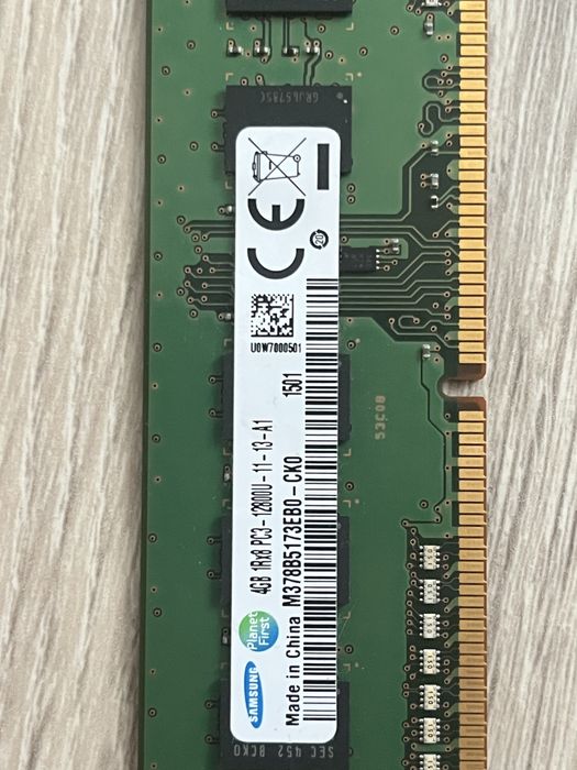 RAM 4GB Samsung i RAM 2GB Kingston