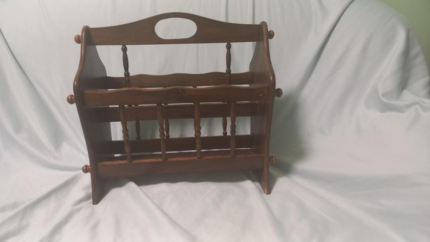 Вінтажна дерев,яна , розбірна газетниця. Німеччина .