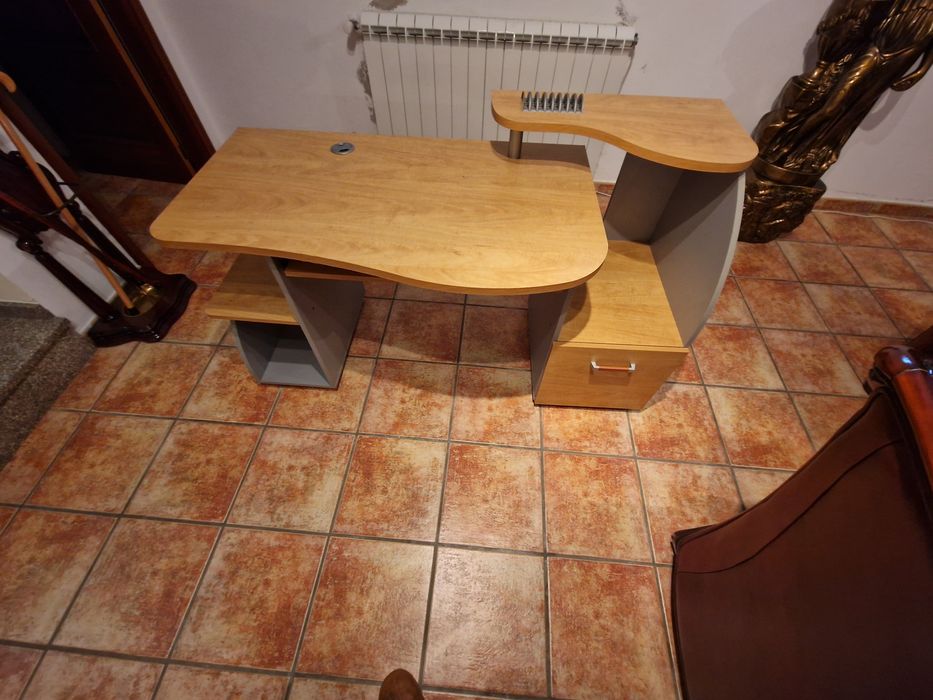 Secretária para escritório ou quarto de estudante