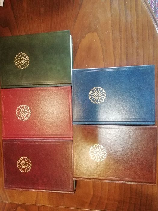 4 Livros condensados da Reader's Digest, e 2 de Eça de Queiroz.