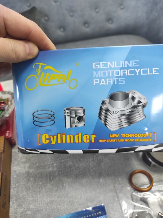 Двигун та поршень до китайського мотоцикла