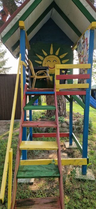 Domek drewniany ze zjeżdżalnią