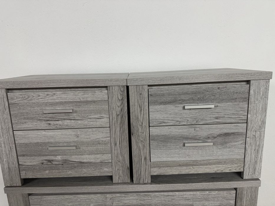 Cómoda e mesas de cabeceira