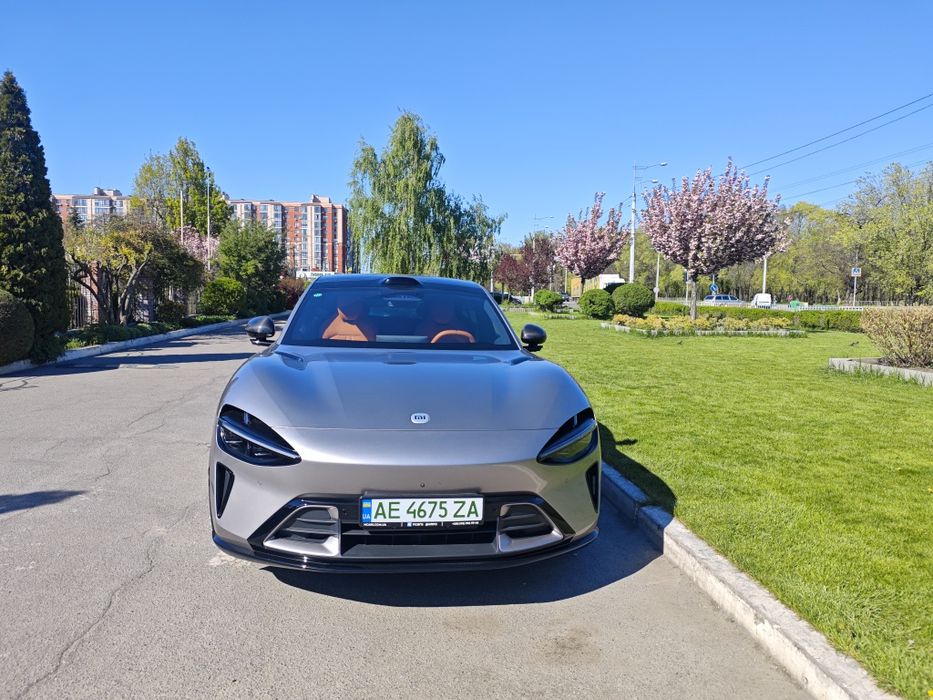 Авто Xiaomi YU7 2025