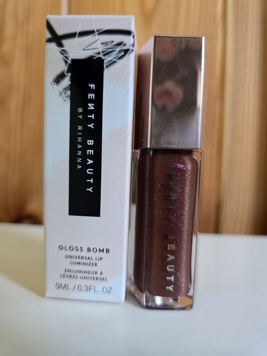Fenty Beauty Gloss bomb/ hot chocolit
