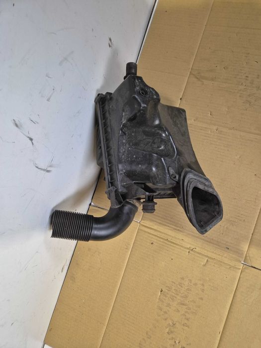 Opel Astra IVJ 1,7 tdi obudowa filtra powietrza.