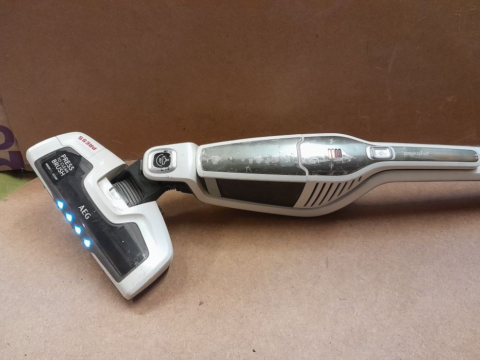 Odkurzacz AEG pionowui akumulatory