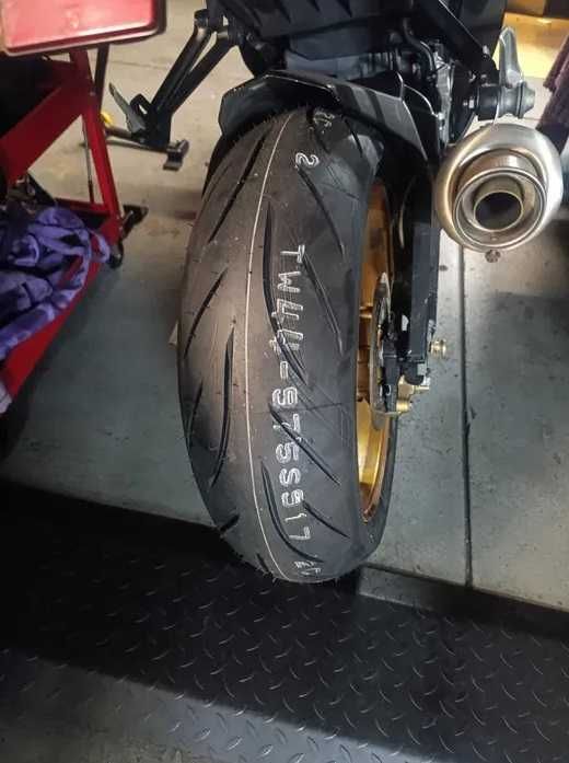 GSXR 750 k5 + Extras
