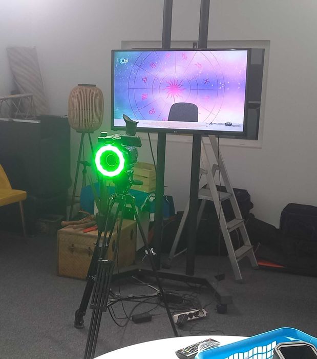 Kit Estúdio Panasonic 4K AG-UX180 - 3 câmaras + tripés