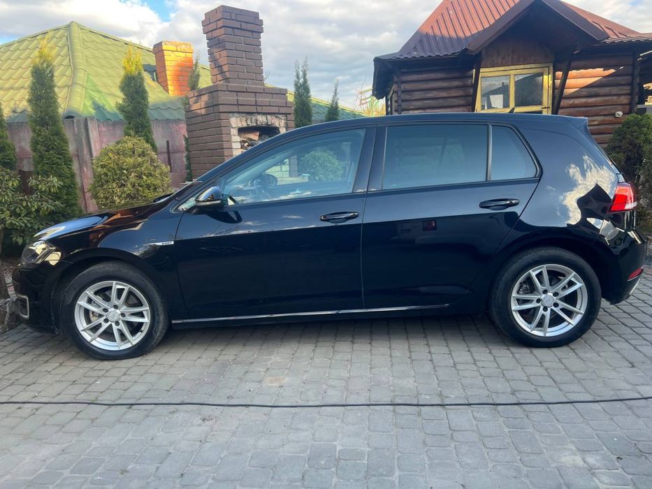 Volkswagen e-Golf електро 2018 36 квт