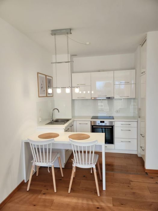 Na sprzedaż 2-pokojowe mieszkanie + piwnica na Os. Europejskim