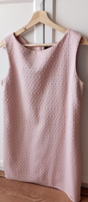 Oddam ubrania damskie.