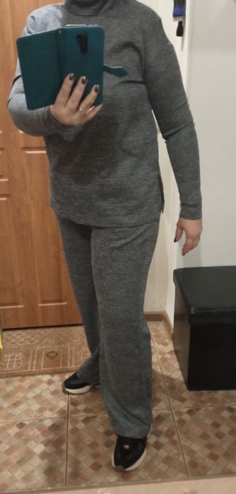 Сірий новий костюм 50р