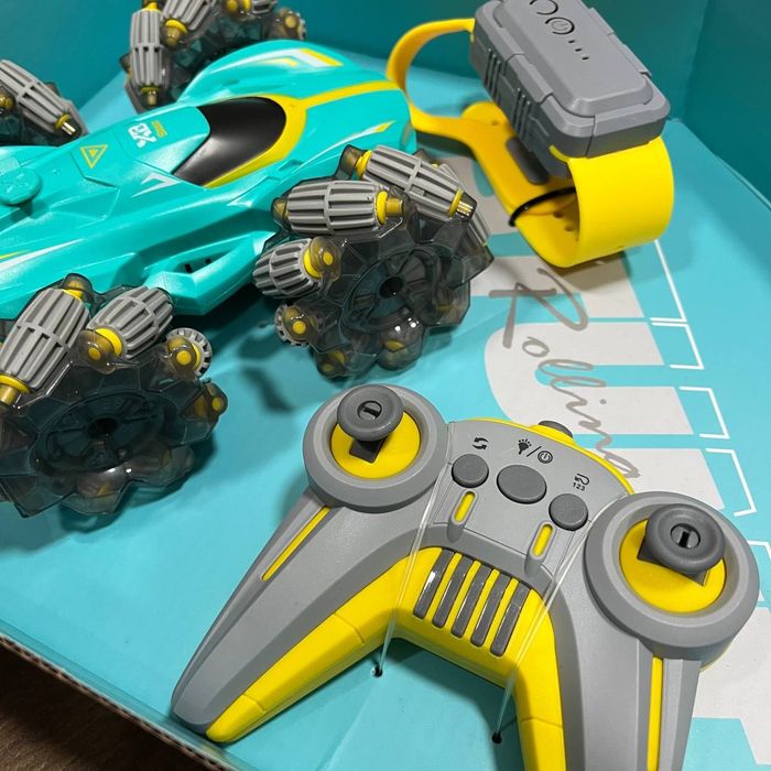 Машинка перевертня Stunt Car з браслетом на радіоуправлінні