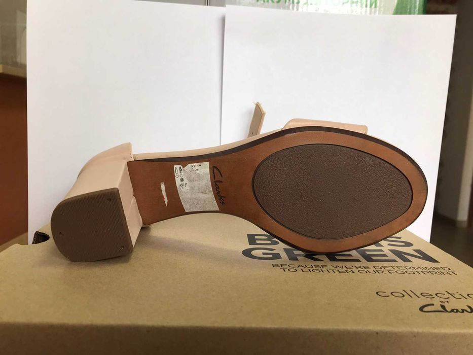 Босоніжки жіночі