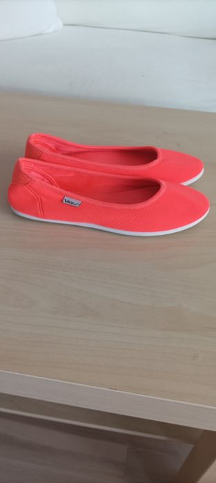 Baleriny jaskrawo-pomarańczowe