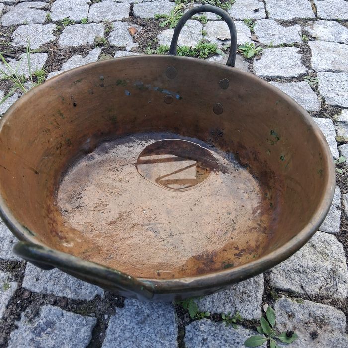 Panela de cobre em bom estado