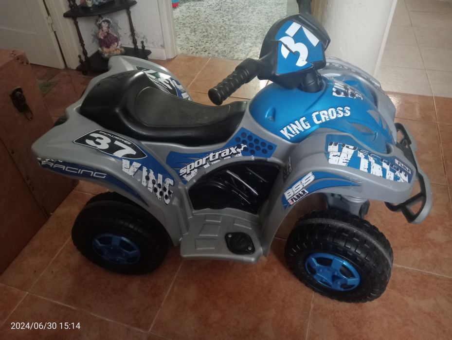 Moto 4 criança bateria