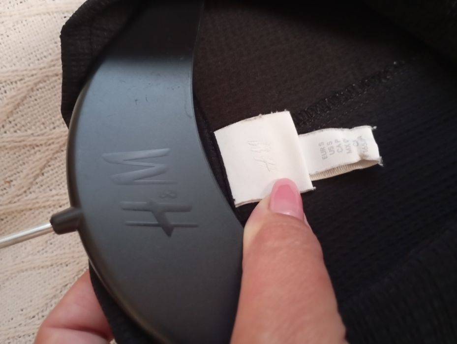 H&M S-L żakardowa luźna czarna sukienka owersizowa szmizjerka midi