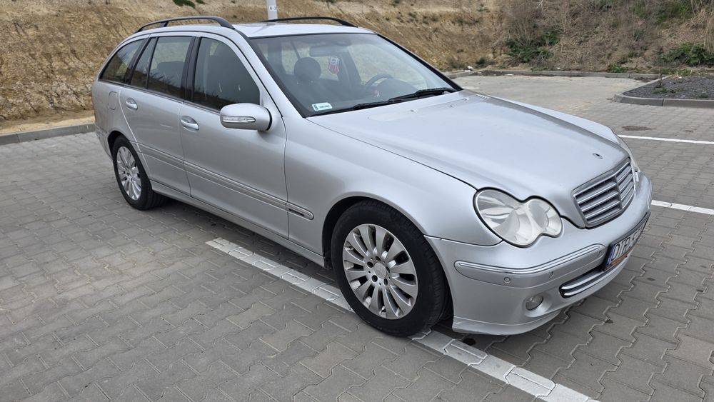 Syndyk sprzeda samochód osobowy Mercedes-Benz C220, rok. prod 2004