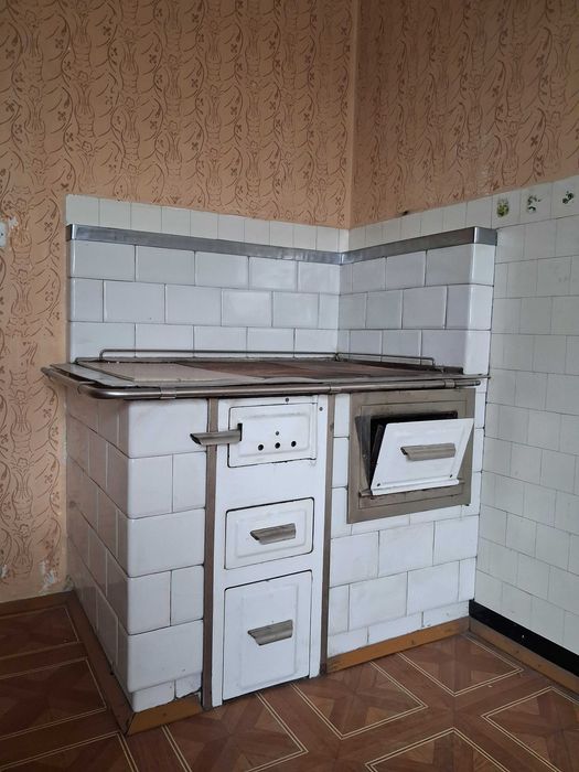 Piec kaflowy kuchenny.