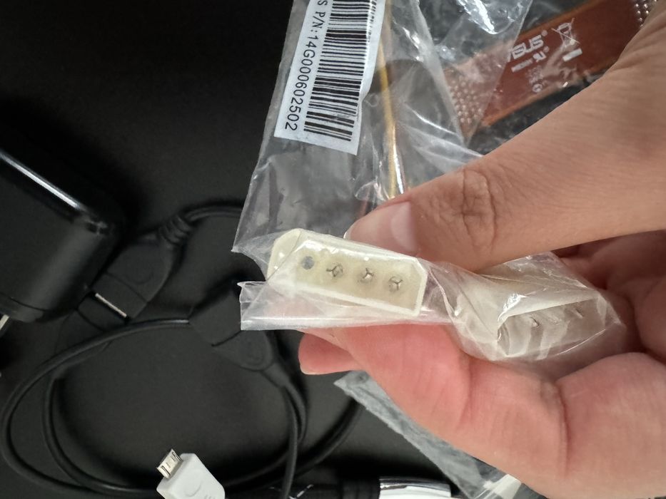 Шнури, кабеля, зарядки, перехідники