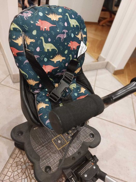 Dostawka do wózka w dinozaury