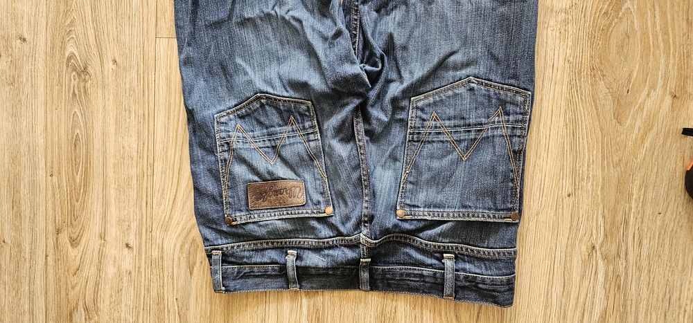 Wrangler spodnie dżinsowe męskie rozmiar W33 L36 granatowe