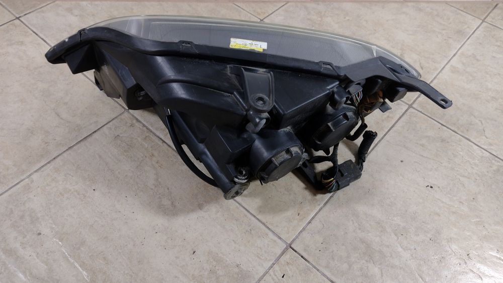 Mazda 2 II Lift DY lampa reflektor Europa prawy przód wysyłka