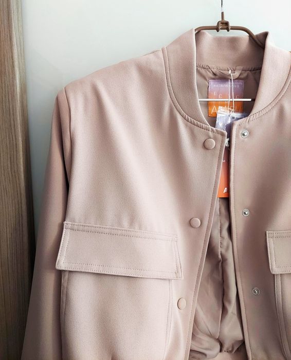 Бомбер пудровий куртка