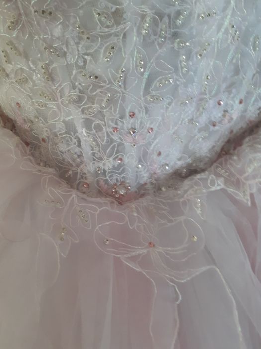 Плаття весільне з камінчиками Svarovski .