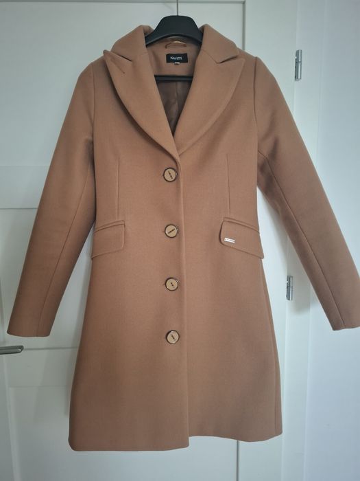 Elegancki modny płaszczyk damski