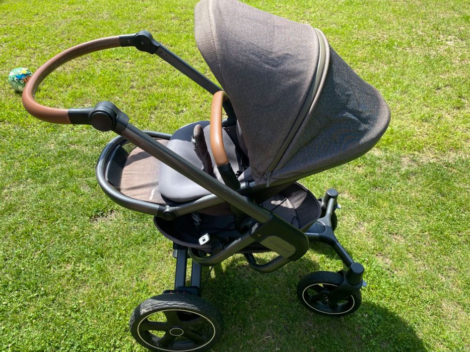 Maxi Cosi Nova 4 plus Maxi Cosi Pebble z adapterem isofix plus dodatki