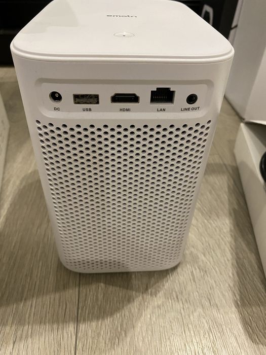 В ІДЕАЛЬНОМУ СТАНІ потужний проектор Emoth wi-fi, Netflix, Google