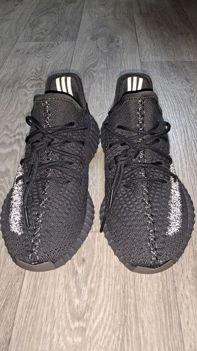 Кросівки Yeezy Boost дуже високої якості! 
Розмір по устілці 24.5см.