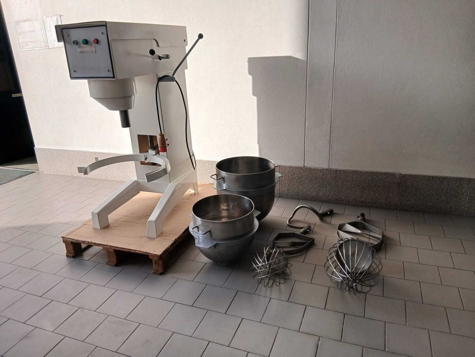 Batedeira electromecânica 60/30 litros