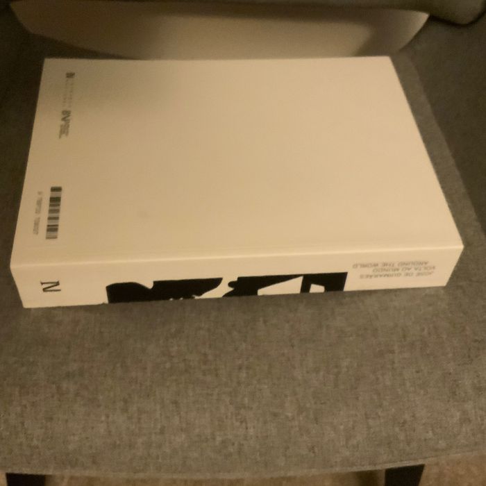 Livro obra gráfica de José Guimarães