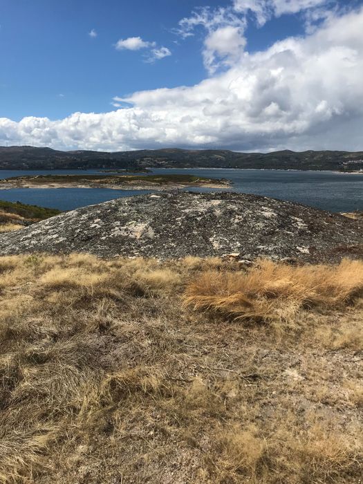 Terreno rústico na berma barragem pisões