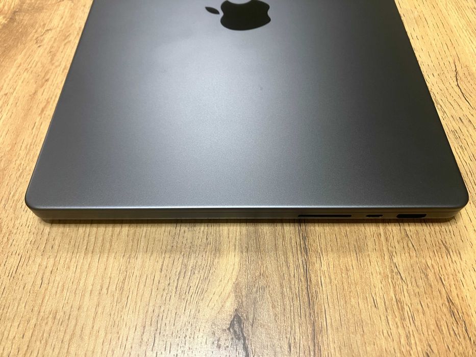 MacBook Pro 14" M4 16/512, bateria 100%, gwarancja producenta, jak nowy