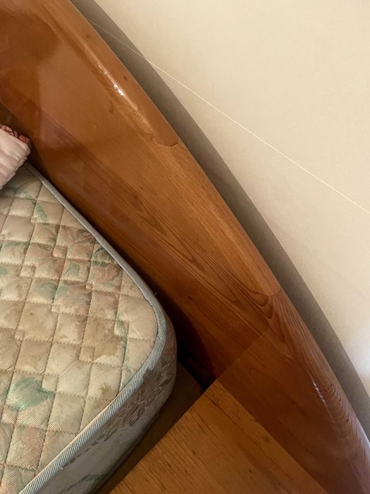 Cama madeira bem estimada