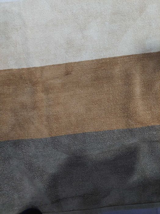 Carpete tons castanhos muito boa.