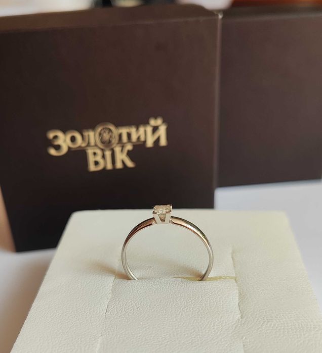 Каблучка перстень з діамантом