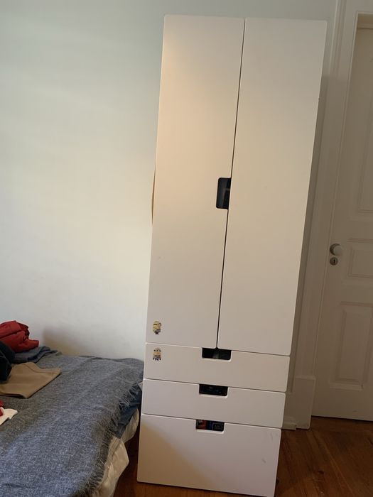 Guarda-roupa infantil branco com gavetas – bom estado