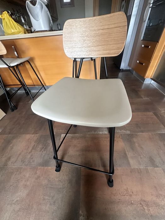 4 Bancos altos de 66cm