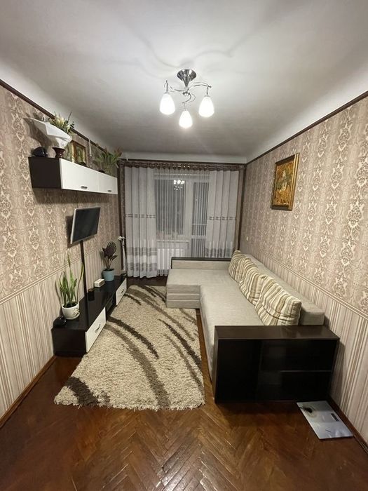 " 2 - кім. квартира з гаражем в центрі міста