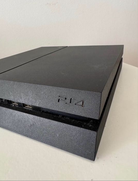 PS4 em excelente estado